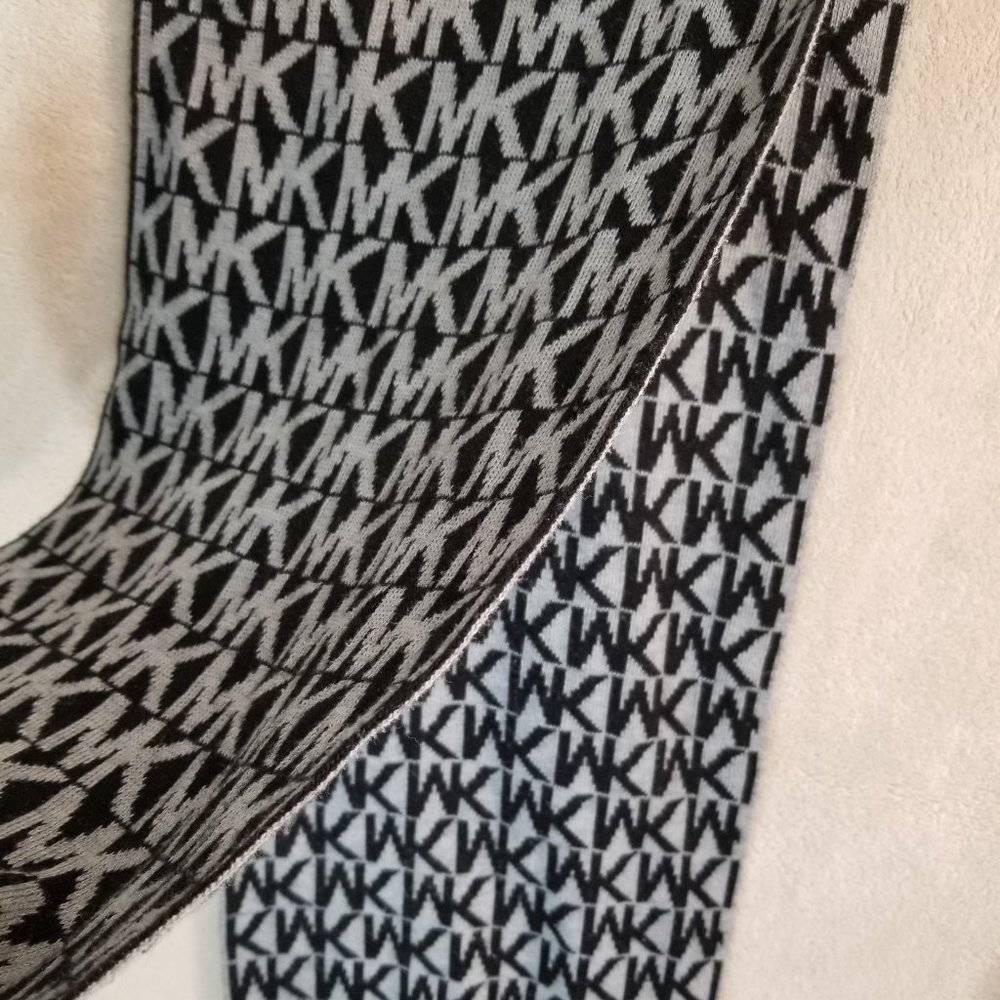 MK Michael Kors Scarf Knit Double Sided Logo